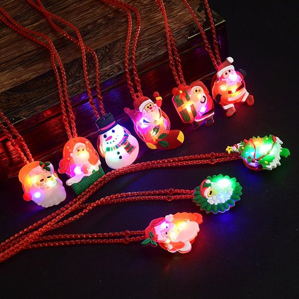 Nouveauté éclairage briller clignotant pour Noël enfants perles colorées chaîne lumière LED dessin animé père Noël pendentif collier cadeaux de fête