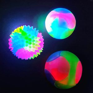 Boule lumineuse chien jouet LED chien balles clignotant élastique balle molaire balle Pet couleur lumière balle jouets interactifs pour chiot chats chien