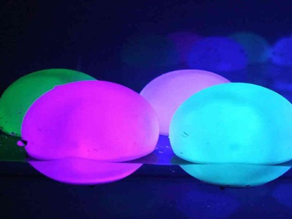 Ballon de plage lumineux télécommande lumière LED jouet de piscine 13 couleurs ballon lumineux gonflable LED ballon de plage accessoires de fête Y1713291