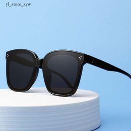 GM Sunglasses Board Cadre Nouvelle tendance de la mode Internet célébrité Ses mêmes lunettes de style UV UV Nyon Sunglasses en gros pour femmes Gentle Monster 5807