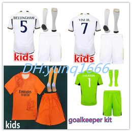 Kids Real Madrids Courtois Lunin Soccer Jerseys Guero Kit 25# Arrizabalaga Bellingham Camavavinga Modric Vini Jr.Camisa de fútbol 23 24 25 Set de fútbol tchouameni