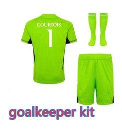 Kit de gardien de but 1 # COURTOIS 25 # Kepa Arrizabalaga Maillots de football de haute qualité CAMAVINGA ALABA MODRIC VINI JR. Maillot de foot 23 24 VAERDE TCHOUAMENI