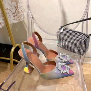 Goblet Strange Crystal Heel Sexy Sandals vrouwen High Buckle Back Riem Pointed Teen Summer Dress Party Shoes 868 9915409