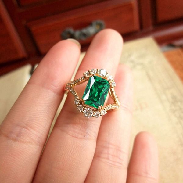 Soupir de la déesse imitation naturelle zambienne émeraude 4 carat princesse carrée verte diamant vivant anneau de femmes