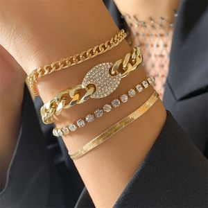 Gouden en zilveren armband Reddit Tennis Initiële armband Gold koppel Gepersonaliseerde charme Bangle Meerlagige mode Temperament van Hollow Out Diamonds Bracelet