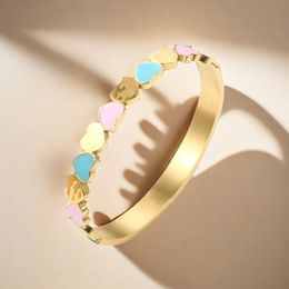 Bracelet de créateur en forme de cœur de pêche en or et argent rose, bracelet à breloques en acier inoxydable plaqué or 18 carats, bijoux de luxe pour dames de mariage, décoration exquise