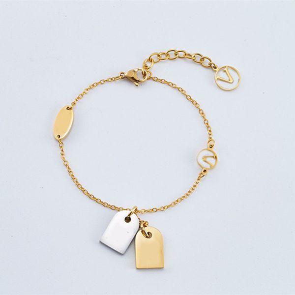 Bracelet en or et collier de perles Set Womens Luxury Designer Simple Love Bracelet Coeur Lettre Collier Boucles d'oreilles de mariage