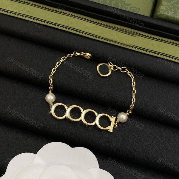 Bracelet en or Classic Letter Bracelets Designer Fomen Women Mens Pearl Bangle Gold plaqué en acier inoxydable Pendants Lovers Gift Brougneur 4484