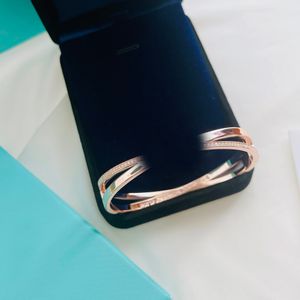 Pulsera de oro Diseñador Brazalete de bloqueo de moda para hombres Mujeres Pulseras de diamantes chapadas en acero inoxidable Oro Plata Joyería rosa Regalos de fiesta de boda
