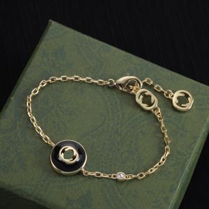 Bracelet en or Femelle Gold Designer Bracelet Sweet Bijoux pour femmes Couleur d'or Ins ACCESSOIRES