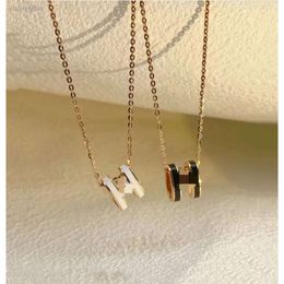 Pulsera de oro H Carta de cartas Collar collar para mujeres Joyas Mujeres Cadena de amuletos Hija Fine Gift 5678