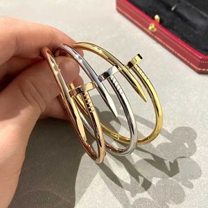 Pulsera de oro Brazaletes de diseñador de uñas para mujeres y hombres Boutique Japonesa Coreana de moda Pulsera de uñas con micro incrustaciones de moda Mujer Acero de titanio Logotipo sin fa