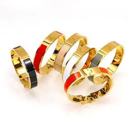 Brazalete Charm Diseñador de pulsera clásica Titanium Steel Gold Bracelet Diseñador de joyas populares para mujeres Hombres 19 Opciones Enamelo Joya de diseñador de pareja 17/19 Tamaño