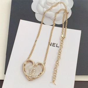 Gold C Letters Sailormoon Love Heart Necklace Designer Sieraden voor vrouwen hebben Moissanite Chain Choker Clover Letter Diamond hanger kettingen