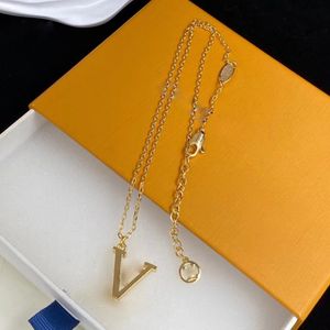 Gold Classic Letters Designer Pendant Colliers Femmes Vintage Elegant Choker Letter