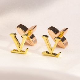 Boucles d'oreilles en forme de trèfle doré pour femmes, cadeaux d'amour Premium, Design de fête de mariage, vente en gros de bijoux, 2023