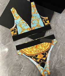 Conjunto de bikini de diseñador de color dorado Patrón clásico Bikinis de dos piezas Marca Sexy Push Up Traje de baño Ropa de playa XL de lujo Traje de baño de cintura alta Trajes de baño de marca para mujer 2024