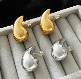Gold Couleur Gold Glossy Droplet de virgule Boucles d'oreilles pour femmes pour femmes Cold et Luxury Luxury Top Quality Charm bijoux Gift