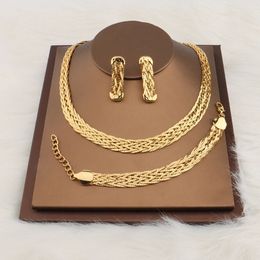 Couleur or boucles d'oreilles creuses collier ensemble mode femmes Dubaï Afrique luxe Punk bijoux collier ras du cou accessoires en gros 240228