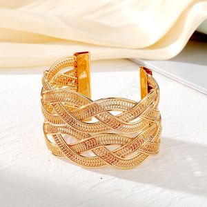 Bracelet en métal de couleur or pour les femmes se croisant évidé Vintage Bracelet d'ouverture bijoux de mode accessoires de cadeau