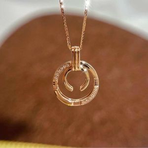Collier en or de couleur or, pendentif en chaîne de la clavicule circulaire à double anneau de diamant naturel femelle, niche de luxe légère en or rose en or rose
