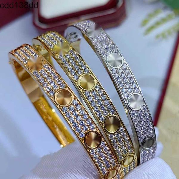 Bracelet en diamant en or Femelle en acier inoxydable Largeur de 7 mm Saint Valentin Cadeau petite amie Bijoux de bijoux Bracelets de charme de créateur