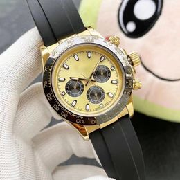 Moda de oro Hombres de negocios Relojes mecánicos automáticos 40 mm Carcasa de acero inoxidable Correa de goma Pulsera Reloj Tornillo Corona Cerámica Anillo de rasguño Apertura montre