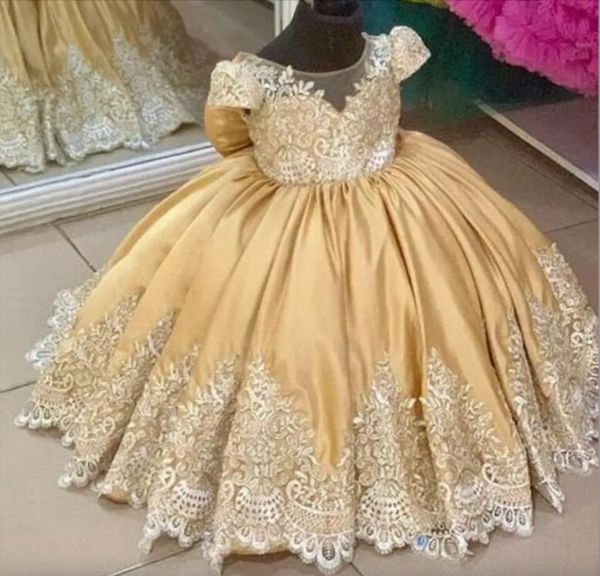 Vestido de niña de flores dorado Niño pequeño para boda Vestido de desfile de flores Apliques de encaje Lazo Vestidos de noche de Navidad Fiesta de cumpleaños Primera comunión Manga corta