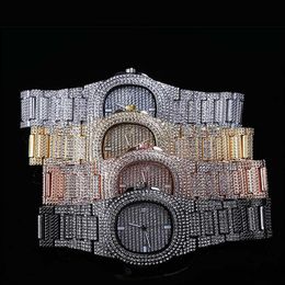 Goud volledig op maat Iced out Watch Bling Bling 600 gesimuleerde diamanten kubieke zirkoon stenen kalender kwarts staness stalen band hiphop306n