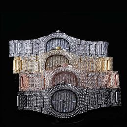 Goud volledig op maat Iced out Watch Bling Bling 600 gesimuleerde diamanten kubieke zirkoon stenen kalenderkwarts staness stalen band hiphop171g