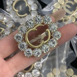 Oro G Letras Diseñador Pines Broches para mujeres Hombres Moda GGity Crystal Pearl Broche Pin Joyería para fiesta KGX1G