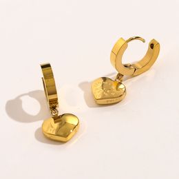 Gold Heart Ear Clip Designer oorbellen Design Liefde voor vrouwen Dang oorbellen met correcte LOGP 2023 Nieuwe bruiloft Travel Gift oorbellen Girls Luxe sieraden