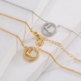Colliers de pendentif en or Gold Versant avec diamant de précision en argent de qualité pour femmes en acier en acier