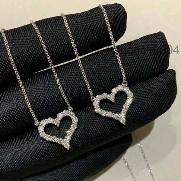 Gold Hollow Out Full Diamond Love Collar Collar Collar pareja Circón Femenino Qixi Regalo 5R31