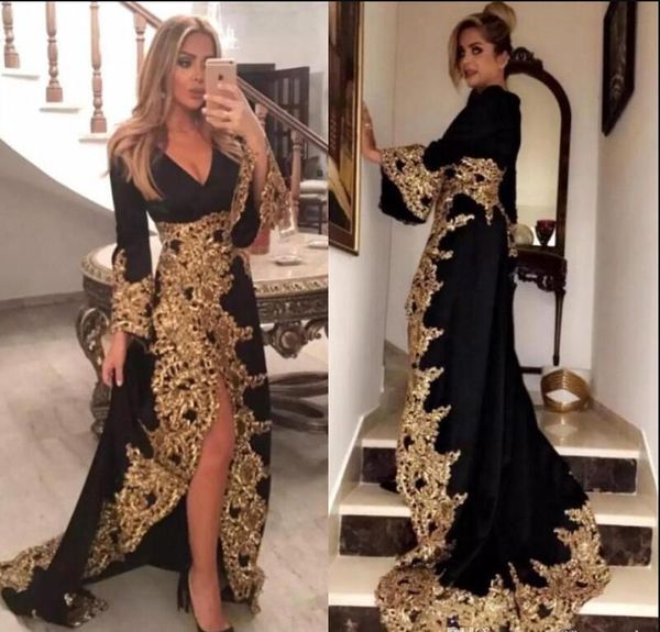 Apliques de encaje dorado Vestidos de noche musulmanes con mangas largas con cuello en v 2019 Vestidos formales para celebridades Vestido de fiesta negro árabe saudí con división alta