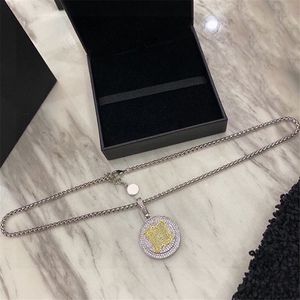 Lettre en or conception lumineuse colliers femme plein diamant pendentif colliers femmes cercle glisser collier réglable