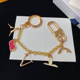 Gold Letter Key Chains Luxury Designer Keyrings Lovers Bag Accessories Auto Key Holder voor mannen en dames Bag Hangerscadeau