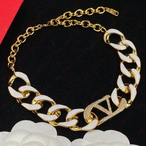 Oro micro-tachonado con letras de diamantes collar de cadena ancha hecho a mano pesado, collar de mujer, cadena de clavícula senior de tendencia de moda de lujo retro punk, regalos
