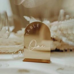 Gouden spiegel Acryl Tafelnummers Wedding Tafel Tekens Huwelijksignage Huwelijktafel Decor - Wedding tafelnummers met stand 240419