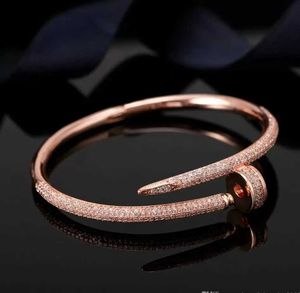 Bracelet de créateur de mode avec nom en or et bracelet de couple en argent pour hommes 18 carats en alliage d'acier galvanoplastie 577 chance