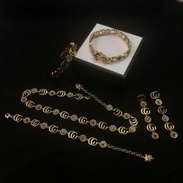Collar de oro pulsera de diseñador para mujer joyería de diseñador anillos de mujer Collares pendientes Collar de flores de diamantes de lujo regalo de boda Conjunto de joyas