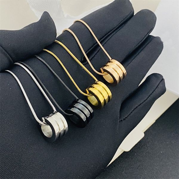 Collier d'or pour femmes Chunky Sliver plaquée Chaines de créateur Charme Pendre en acier inoxydable Bijoux de mode luxueux Bijoux de mode de luxe