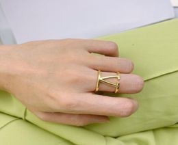 Золотые персонализированные женские серьги-кольца с бриллиантами V и буквой, простые круглые серьги-гвоздики, модные преувеличенные серьги D6361545