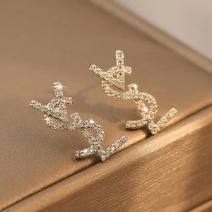 Vergulde Oostenrijkse kristallen letter Stud voor vrouwen Europese en Amerikaanse populaire eenvoudige designer oorbellen bruiloft bruid sieraden cadeau
