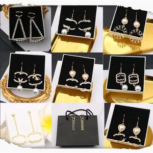 Vergulde merkontwerpers Dangle Letters Stud Hoop Vrouwen Geometrische Metalen Kristal Strass Parel Oorbel Bruiloft Sieraden