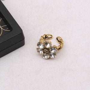 Goud vergulde merkbriefbriefringen voor heren dames modeontwerper letters turquoise kristallen metalen daisy ring sieraden