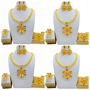 Goud vergulde messing bloem hanger armband oorring ring vierdelige sieraden set geschikt voor bruiloft en elegante avondfeesten
