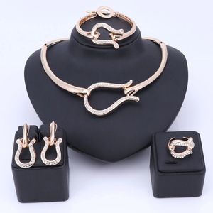 Vergulde Bruids Sieraden Sets voor Bruiloft Rhinestone Choker Kettingen Oorbellen Ring Armband Dubai Sieraden Accessoires Gift