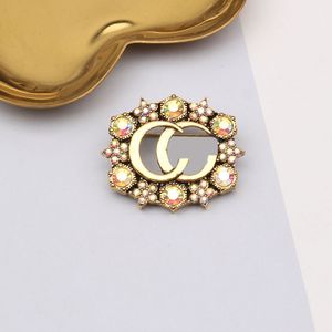 Brooch de charme en or broche Brooch Double Leigner Designer Classic Pin pour femmes Brooches Bijoux de fête de mariage 20Style