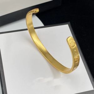 Vergulde manchet Klassiek eenvoudig messing Materiaal Beroemdheid Persoonlijkheid Armband Pulsera Hoge kwaliteit met zegel